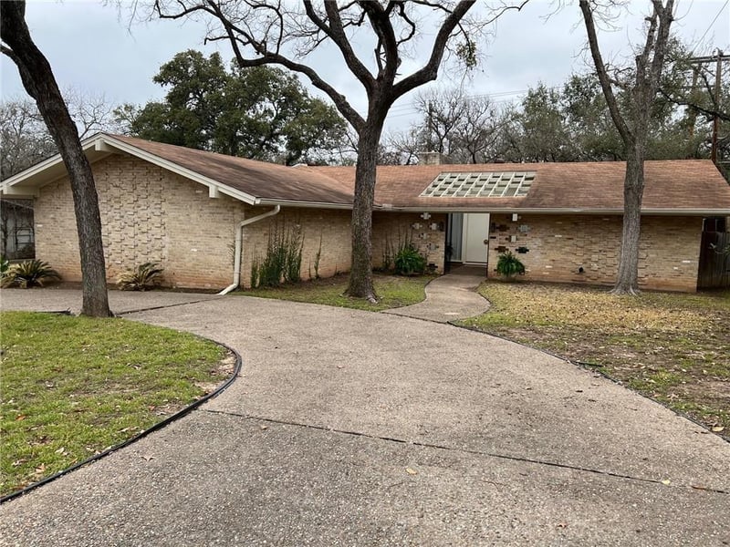 Virtual tour of 3400 River RD