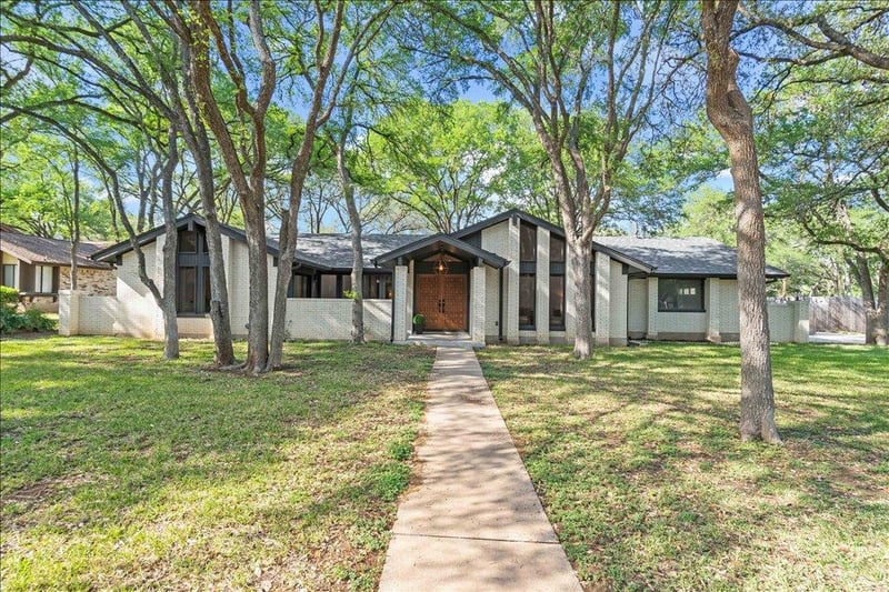 Virtual tour of 3402 Saddlestring TRL