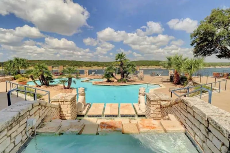 Virtual tour of 3404 American Dr Unit #2212