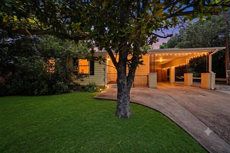 Virtual tour of 3406 E Martin Luther King Jr BLVD