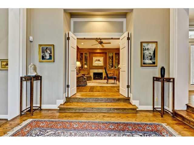 Virtual tour of 3411 Ledgestone Dr