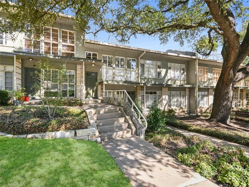 Virtual tour of 3412 Enfield RD Unit #B