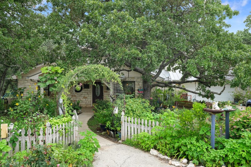 Virtual tour of 3413 Fm 1185