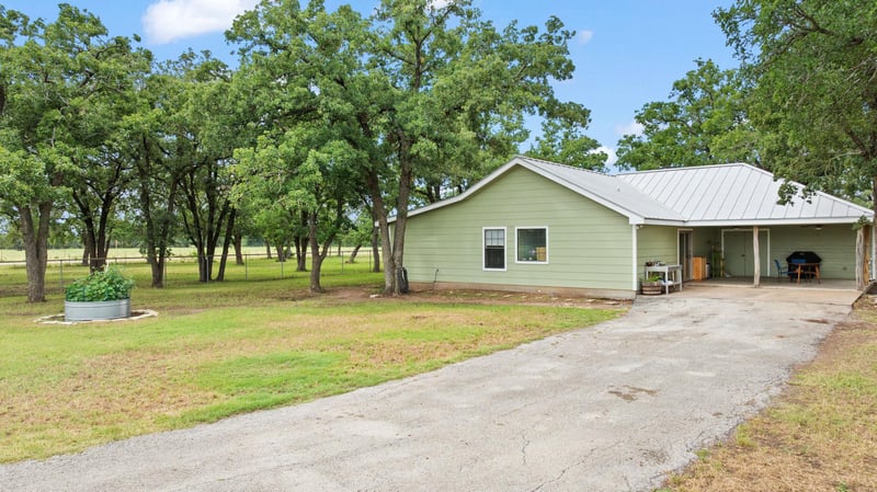 Virtual tour of 3434 Prairie Lea Rd