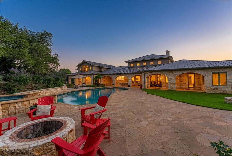 Virtual tour of 345 Leafdale TRL
