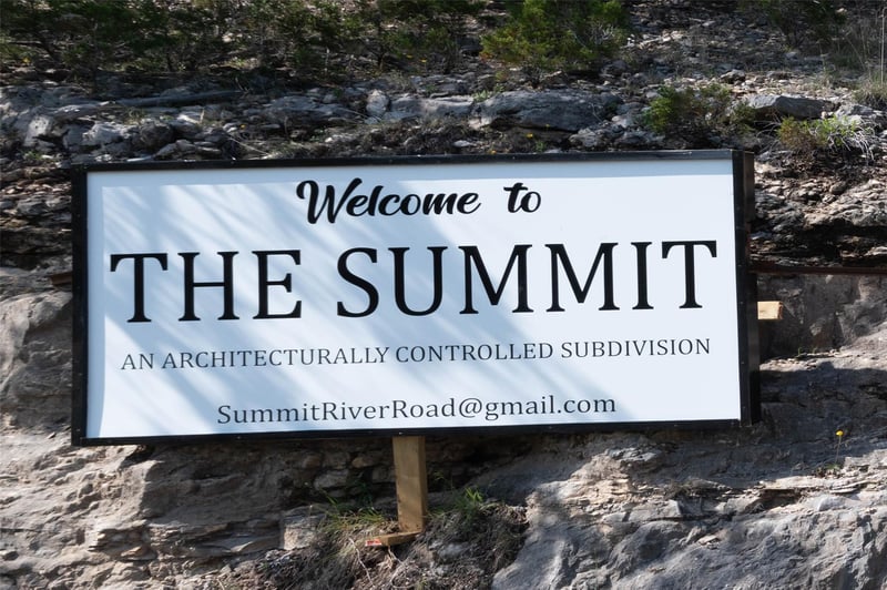 Virtual tour of 3470 Summit Dr
