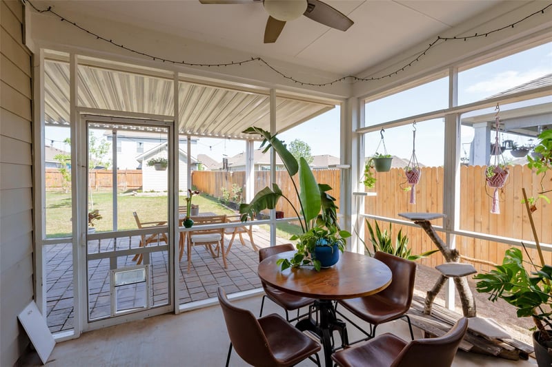 Virtual tour of 348 Lacey Oak Loop