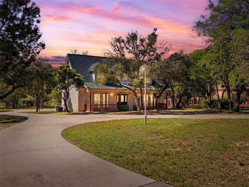 Virtual tour of 349 Apex Ave