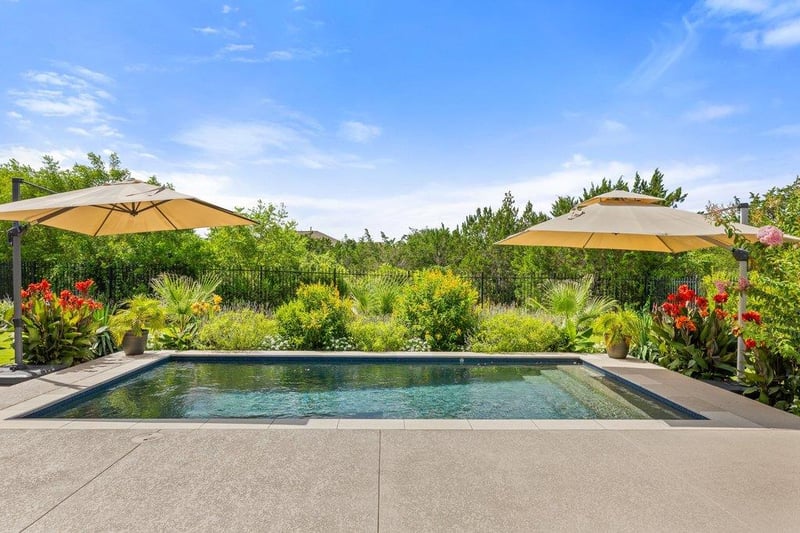 Virtual tour of 350 Jacksdaw DR