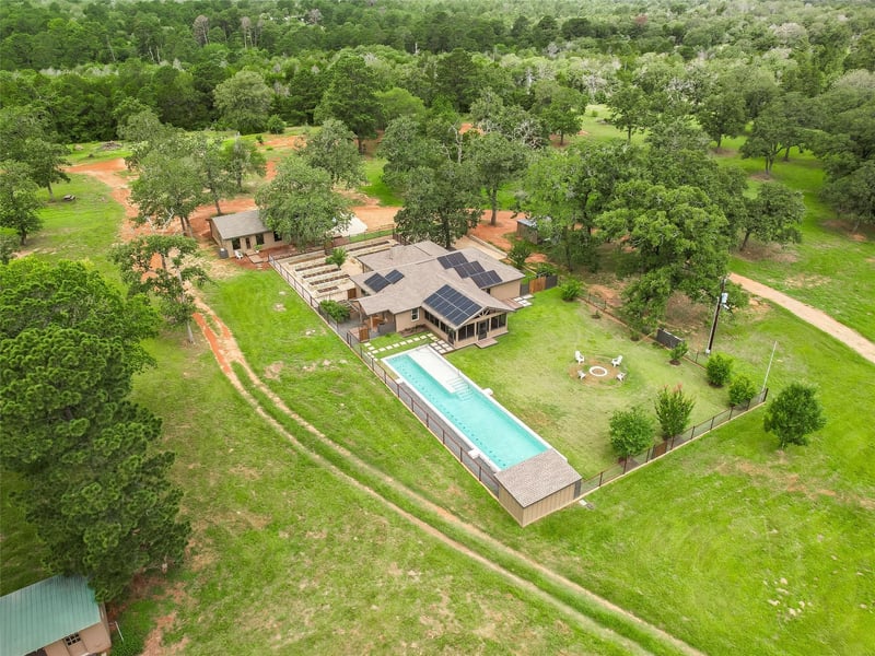 Virtual tour of 350 Young School House RD