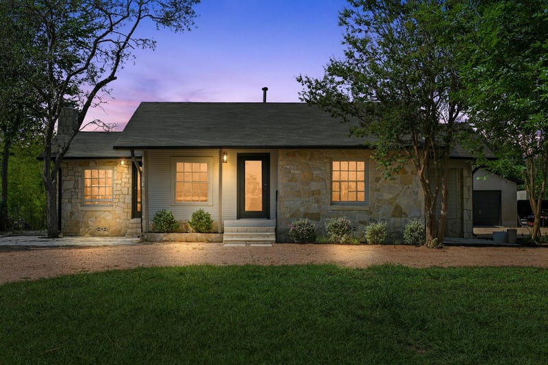 Virtual tour of 3501 Pecan Springs RD