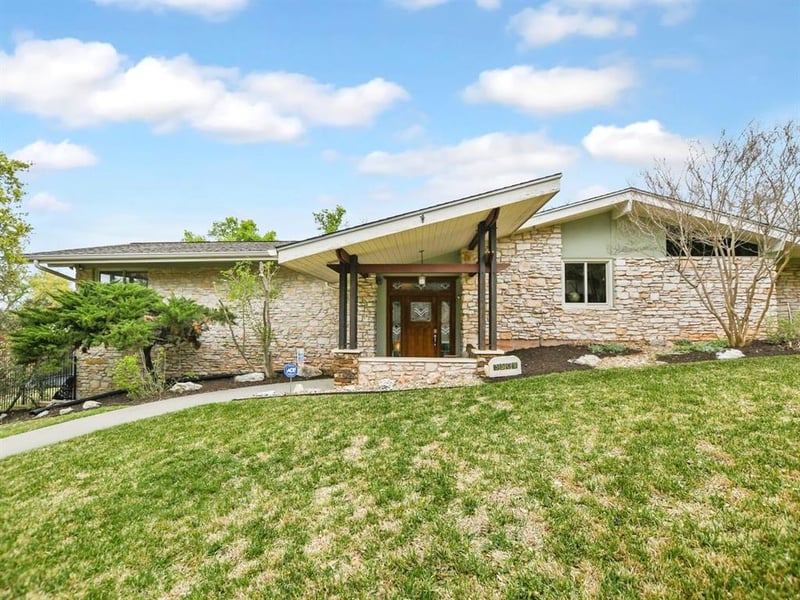Virtual tour of 3502 Arrowhead Dr
