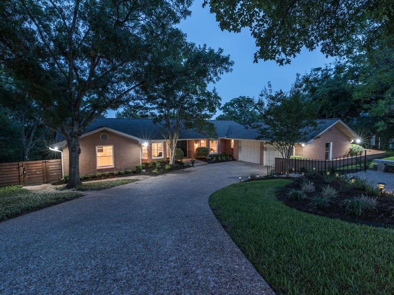 Virtual tour of 3505 Mount Bonnell Rd