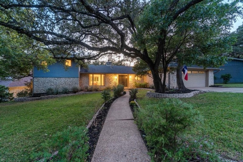 Virtual tour of 3508 Hillbrook Dr