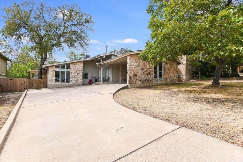 Virtual tour of 3509 Westchester Ave