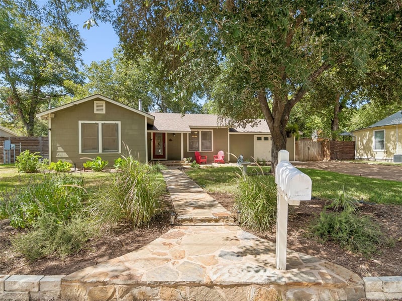 Virtual tour of 351 E North ST