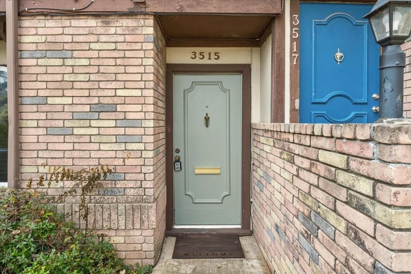 Virtual tour of 3515 Greystone DR Unit #3515