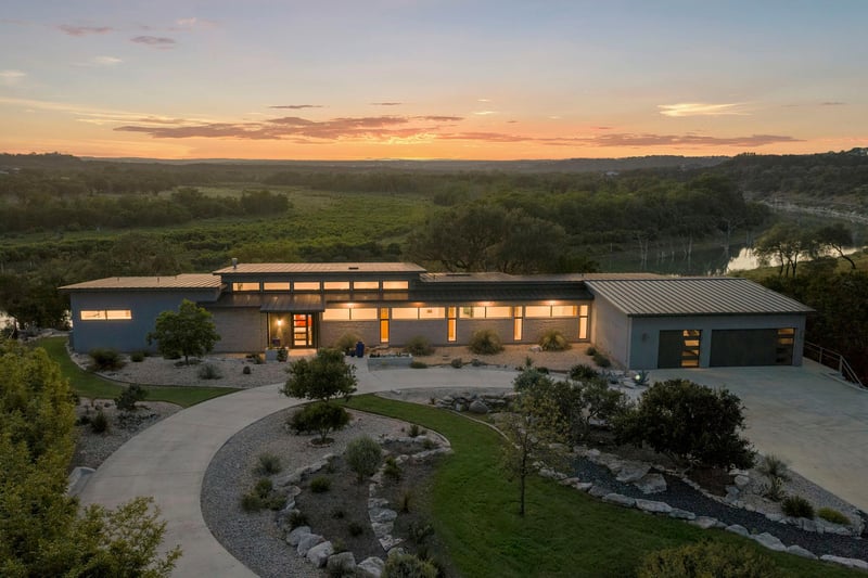 Virtual tour of 352 Arthur CT