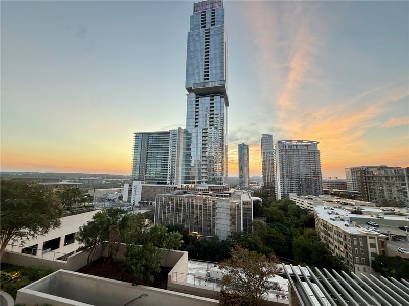 Virtual tour of 360 Nueces St Unit #1114