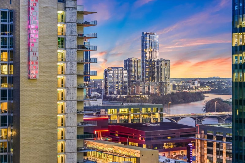 Virtual tour of 360 Nueces ST Unit #1405