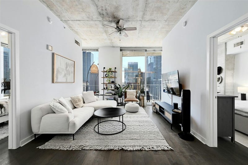 Virtual tour of 360 Nueces ST Unit #1809