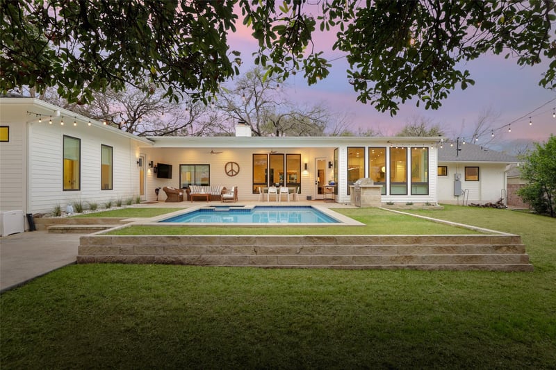 Virtual tour of 3600 Taylors DR