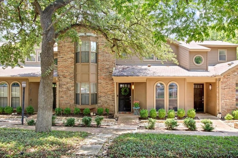 Virtual tour of 3601 Lawton Ave Unit #2