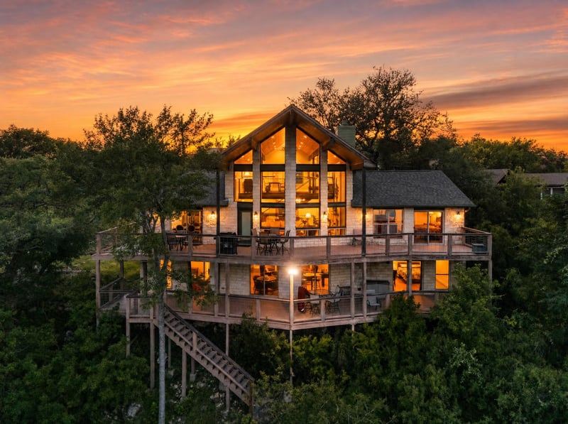 Virtual tour of 3609 Peninsular DR