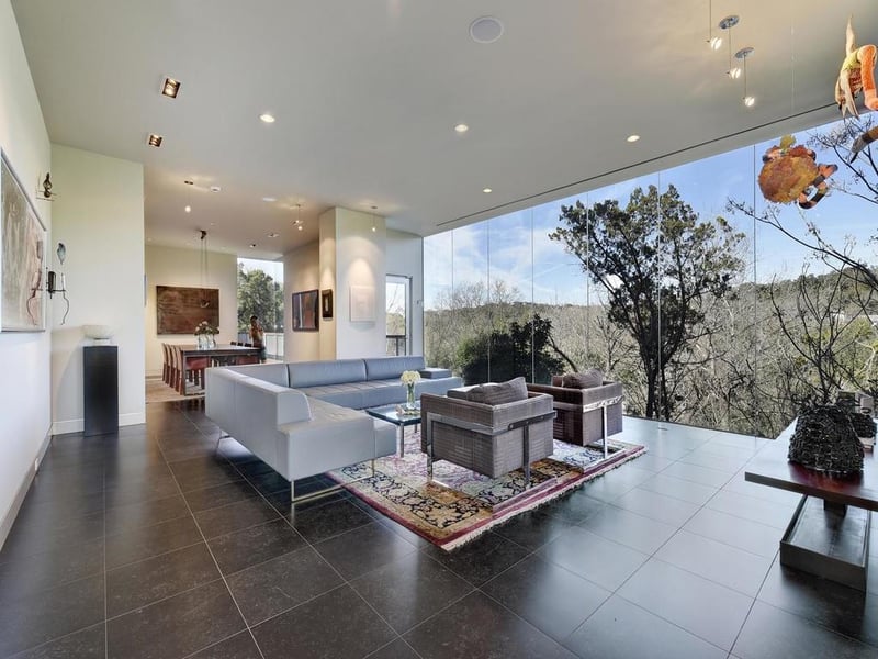 Virtual tour of 3611 Hillbrook Dr