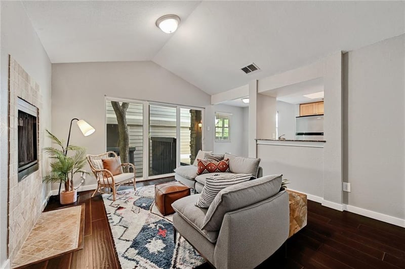 Virtual tour of 3627 Menchaca RD Unit #205