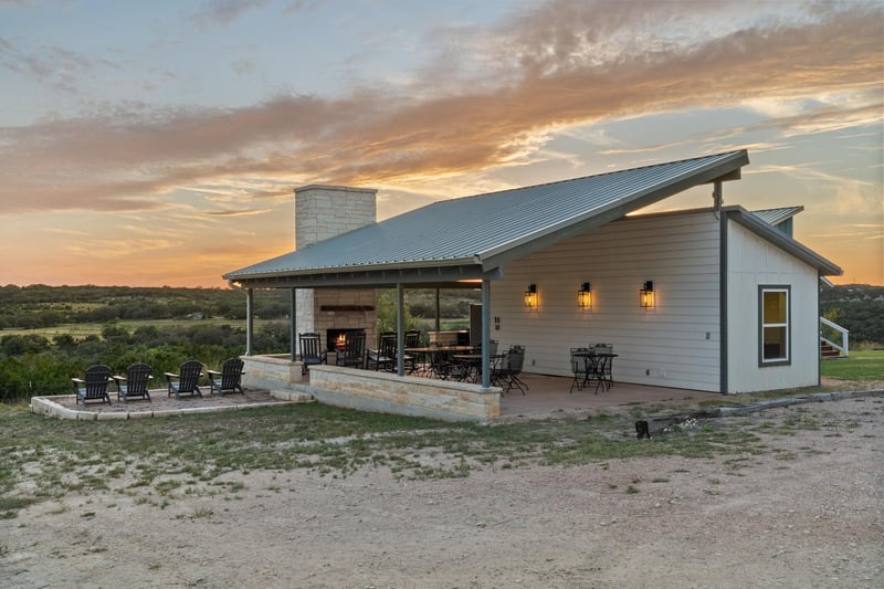 Virtual tour of 365 Billy Sisson DR
