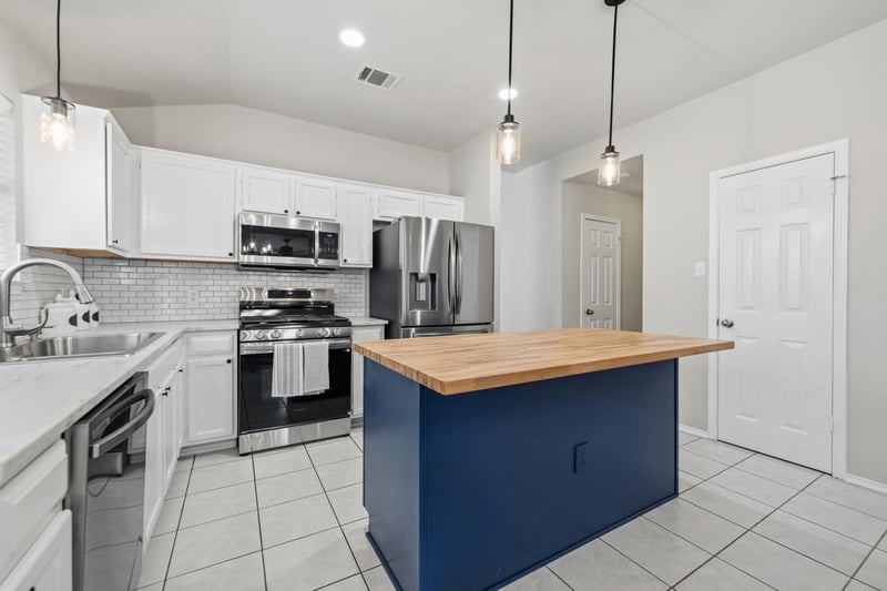 Virtual tour of 3704 Kissman DR