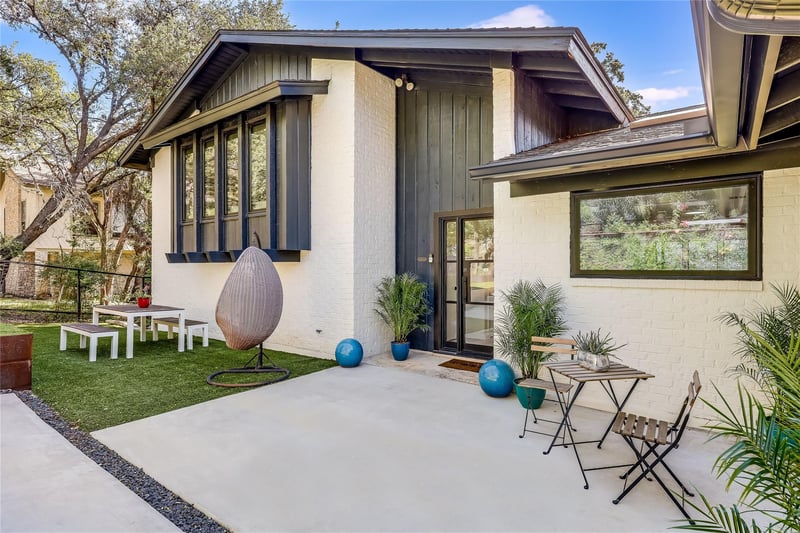 Virtual tour of 3707 Highland View DR