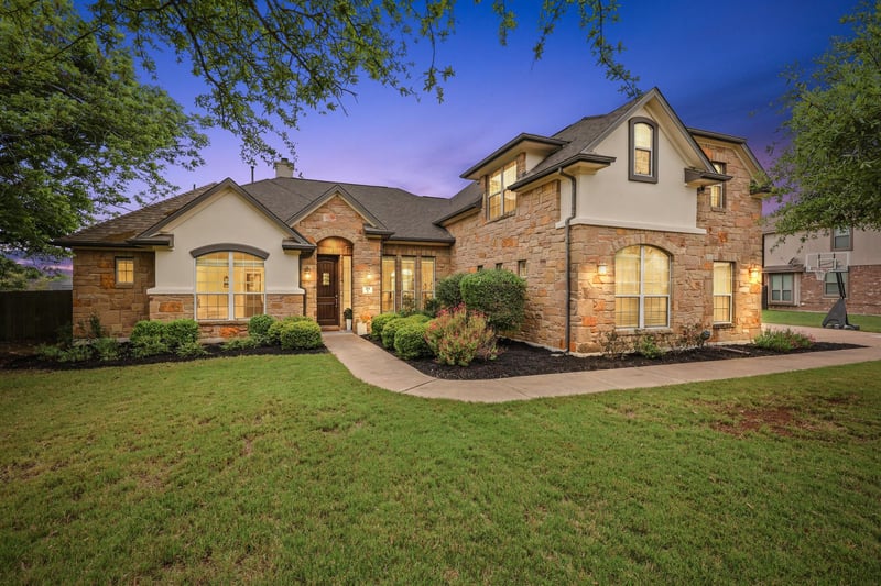 Virtual tour of 371 Stoney Point RD
