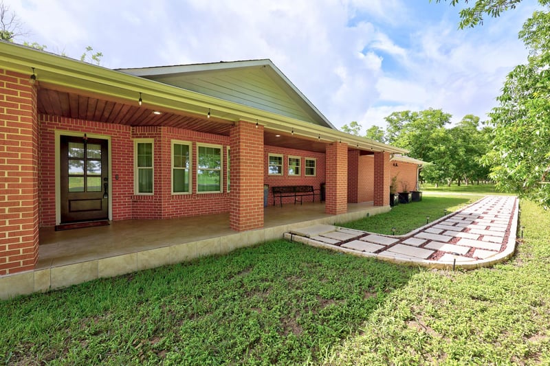 Virtual tour of 3717 Buck LN