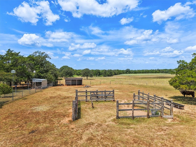 Virtual tour of 372 Hofferek Rd