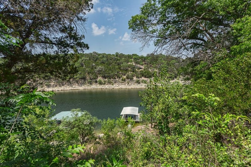 Virtual tour of 3721 Firemans TRL