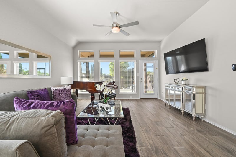 Virtual tour of 373 Lacey Oak Loop