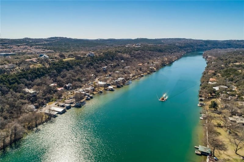 Virtual tour of 3800 A RIVERCREST DR Unit #1