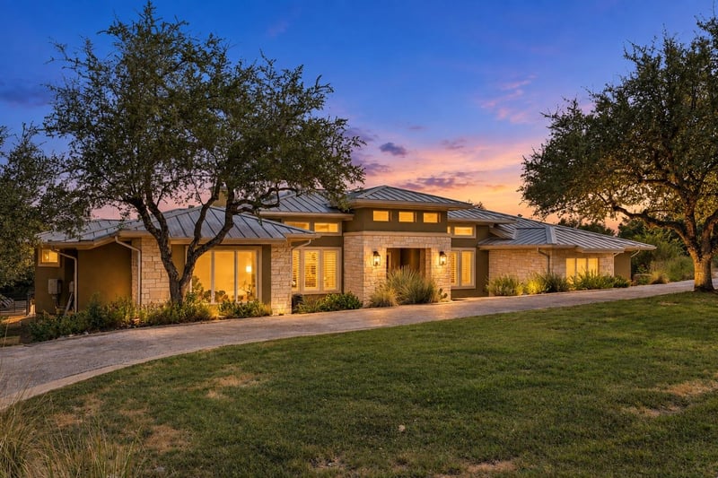 Virtual tour of 3801 Peak Lookout Dr