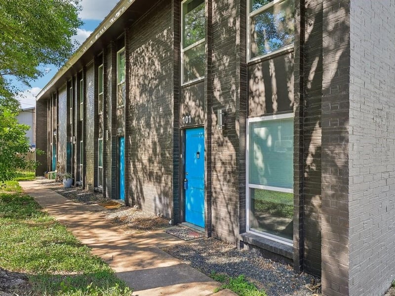 Virtual tour of 3804 Southway DR Unit #101