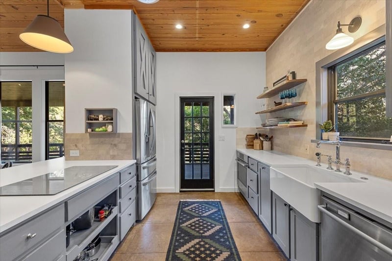 Virtual tour of 3805 Turkey Creek DR