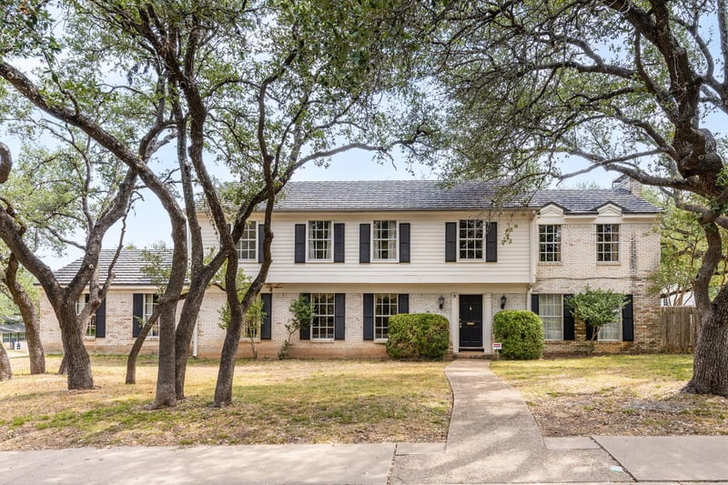Virtual tour of 3806 Greystone DR