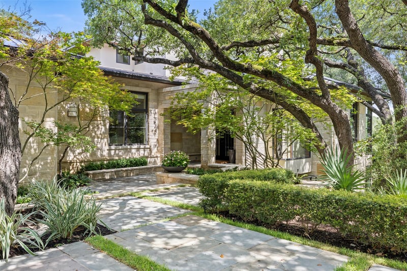 Virtual tour of 3806 Spirit Lake CV
