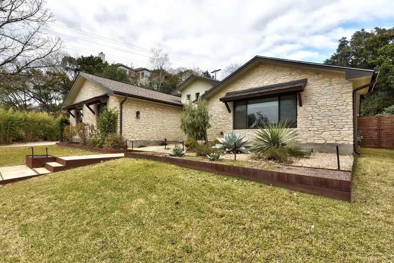 Virtual tour of 3808 Laurel Ledge Ln