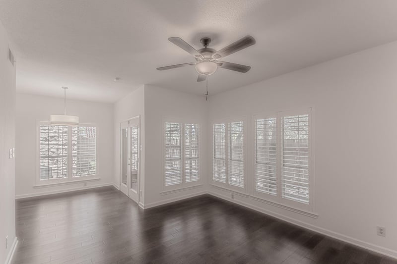 Virtual tour of 3809 Spicewood Springs Rd Unit #105