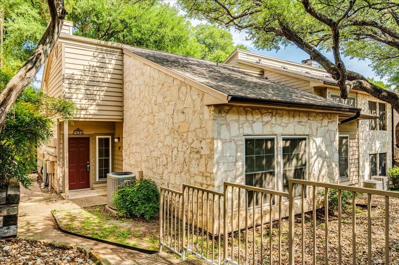 Virtual tour of 3809 Spicewood Springs RD Unit #127