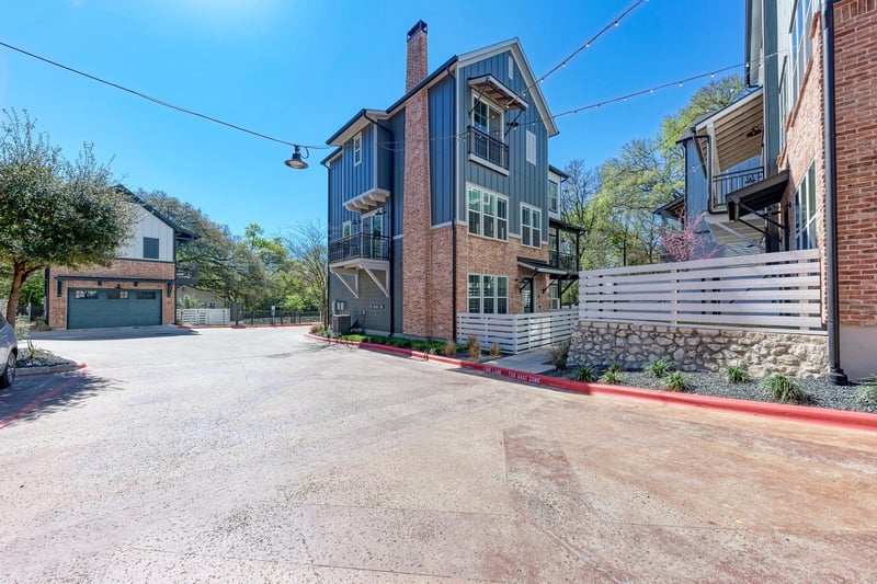Virtual tour of 3809 Valley View RD Unit #14