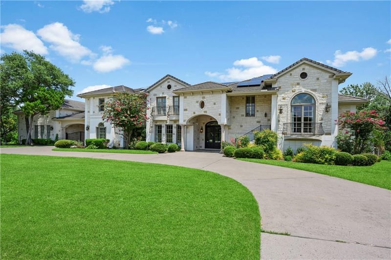 Virtual tour of 3813 Travis Country CIR