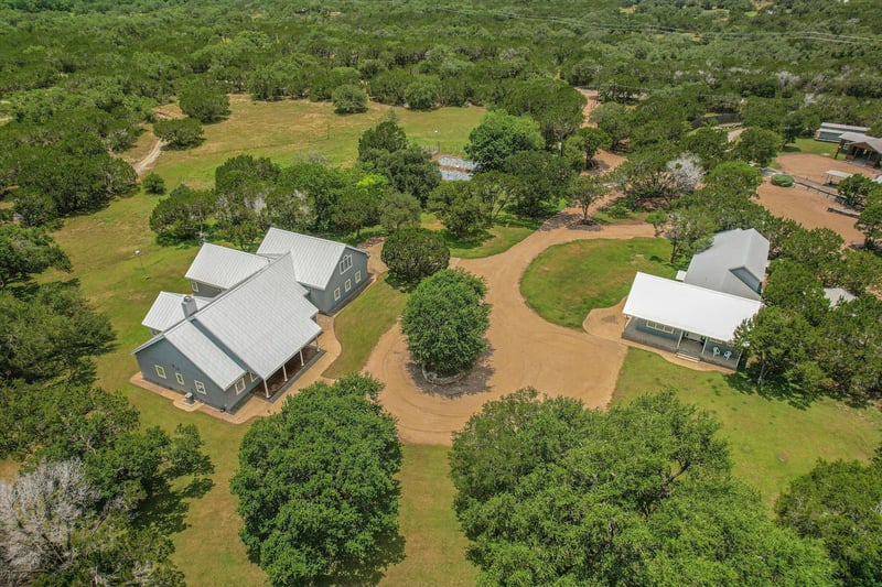 Virtual tour of 3820 River RD